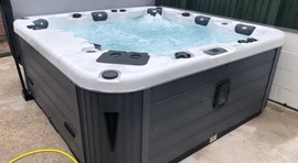 Hot tub jacuzzi