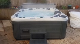 Hot tub with steps