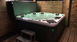 Hot tub and steps